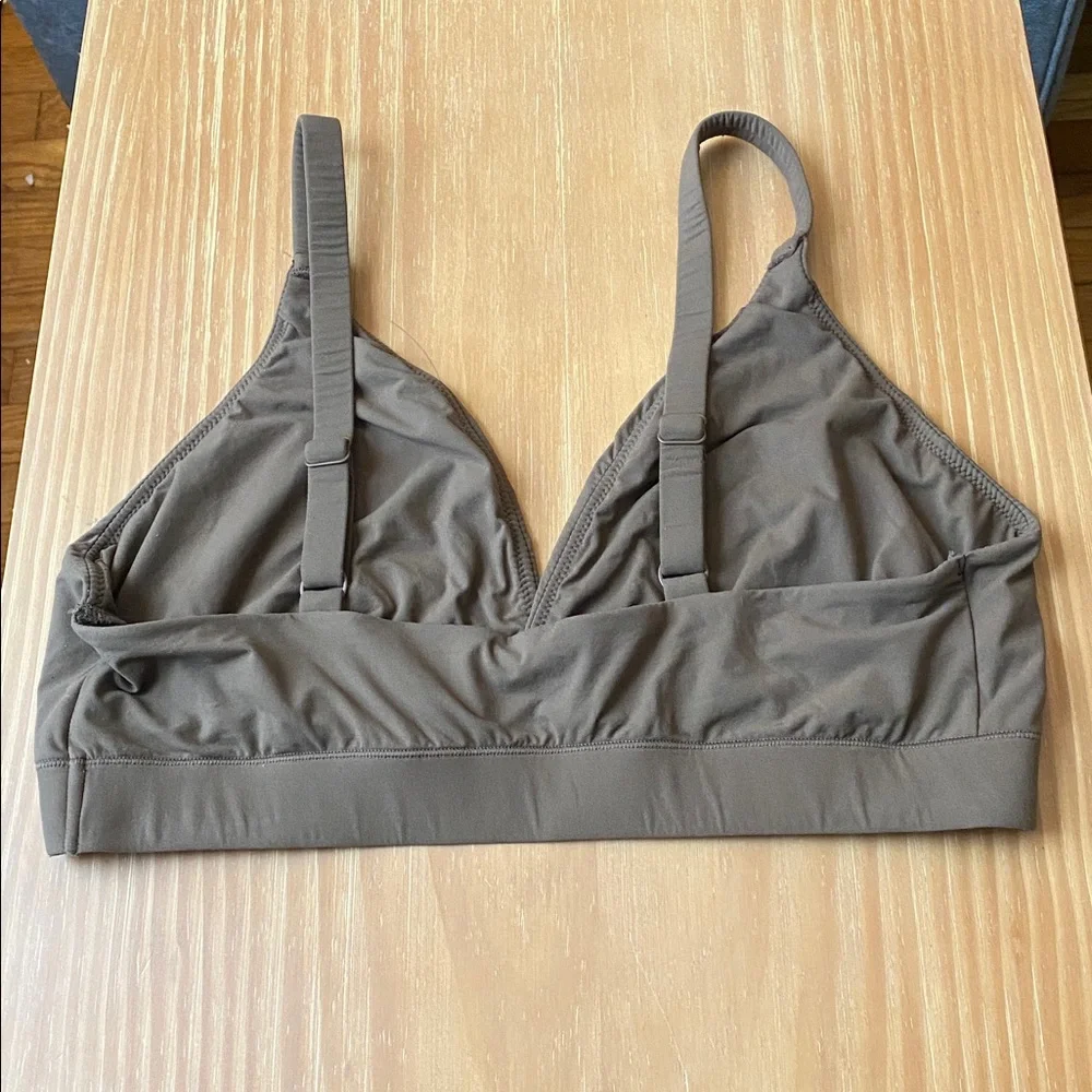 SKIMS Brown Triangle Soft-Cup Bra - Picture 2 of 7